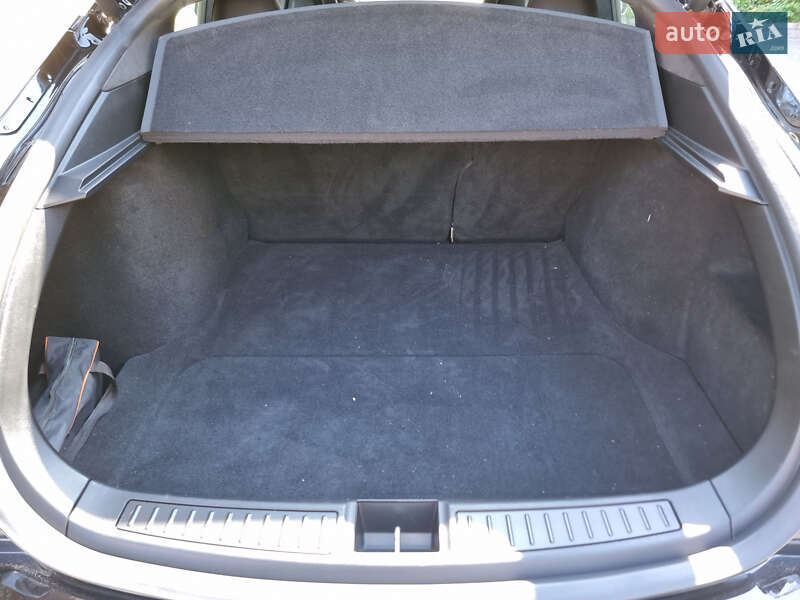 Лифтбек Tesla Model S 2015 в Львове