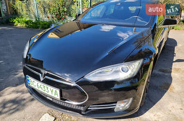 Ліфтбек Tesla Model S 2015 в Львові