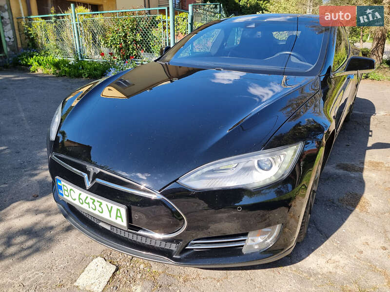 Лифтбек Tesla Model S 2015 в Львове