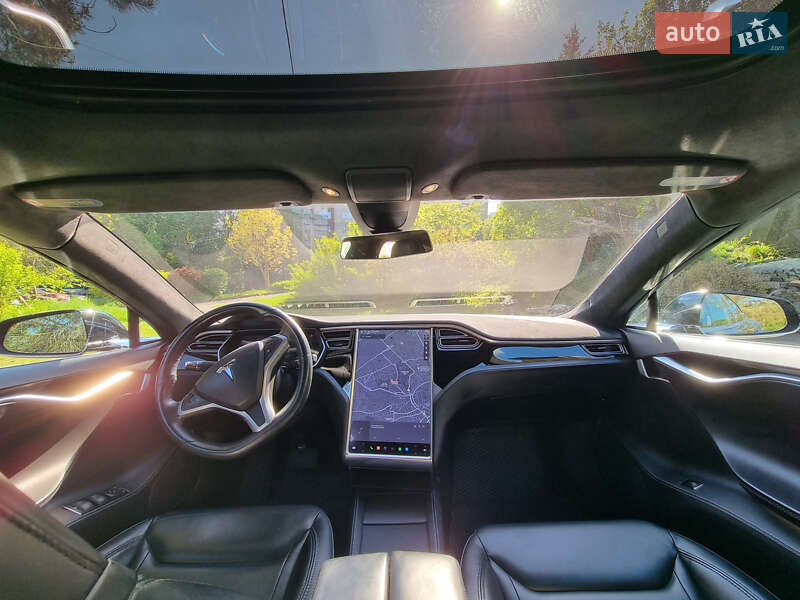 Лифтбек Tesla Model S 2015 в Львове