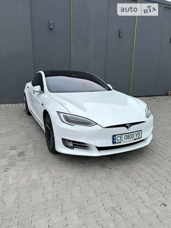 Ліфтбек Tesla Model S 2017 в Чернівцях