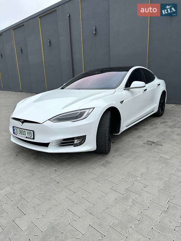 Лифтбек Tesla Model S 2017 в Черновцах