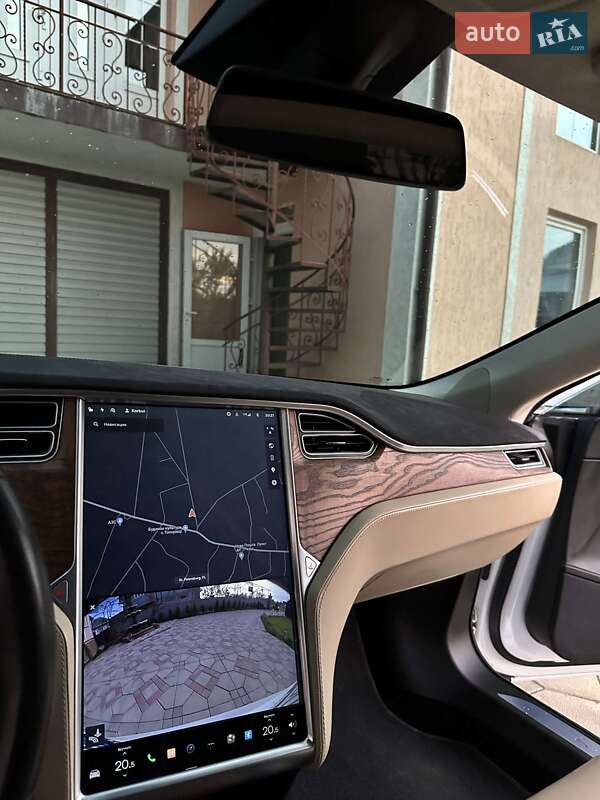 Лифтбек Tesla Model S 2017 в Черновцах