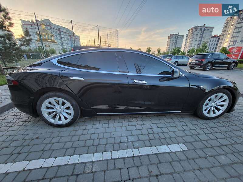 Ліфтбек Tesla Model S 2016 в Івано-Франківську