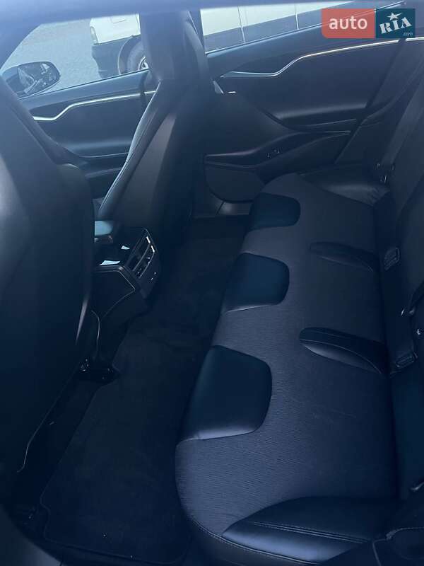 Ліфтбек Tesla Model S 2016 в Івано-Франківську
