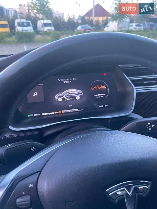 Ліфтбек Tesla Model S 2016 в Івано-Франківську