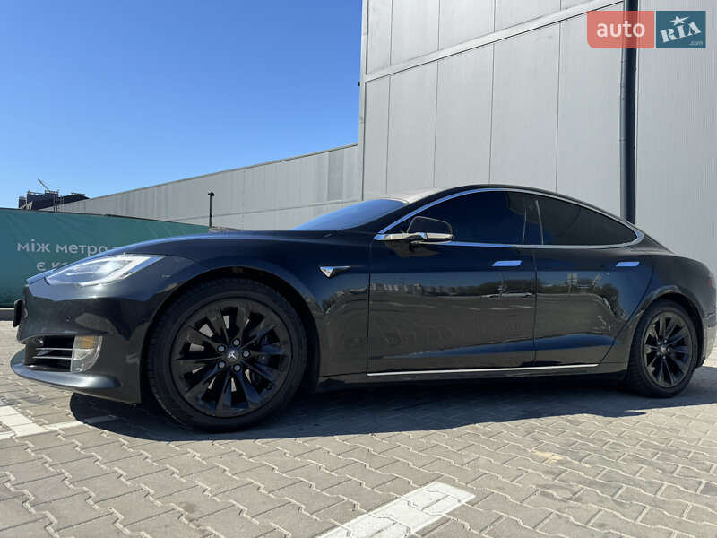 Лифтбек Tesla Model S 2018 в Киеве