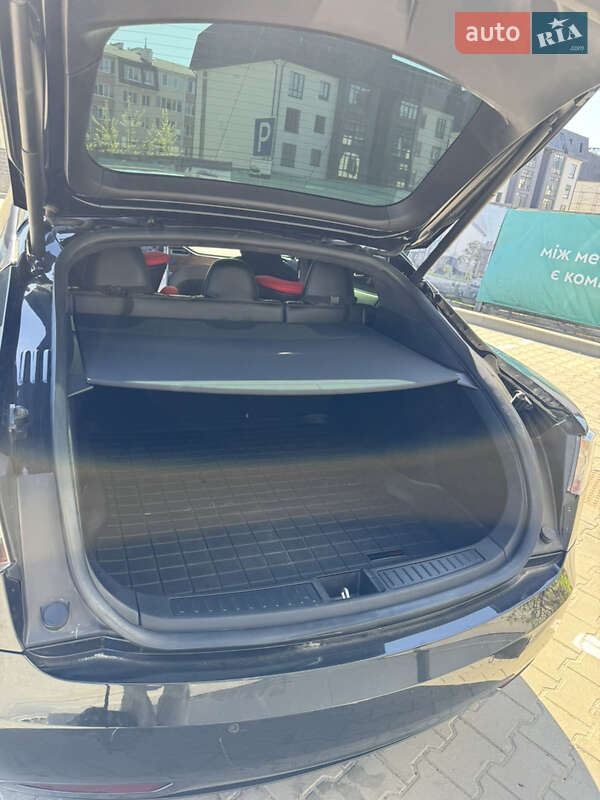 Лифтбек Tesla Model S 2018 в Киеве