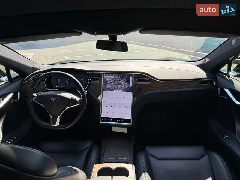 Лифтбек Tesla Model S 2018 в Киеве