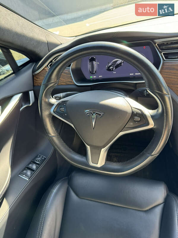 Лифтбек Tesla Model S 2018 в Киеве