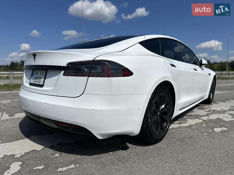 Лифтбек Tesla Model S 2017 в Житомире