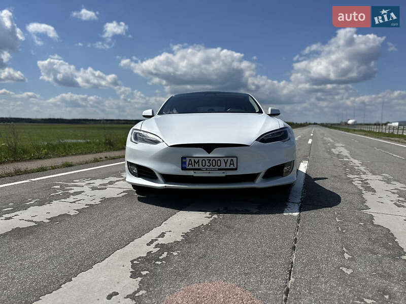Лифтбек Tesla Model S 2017 в Житомире