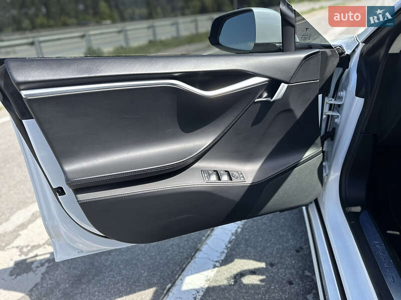 Лифтбек Tesla Model S 2017 в Житомире