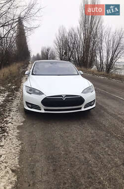 Лифтбек Tesla Model S 2015 в 