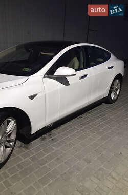 Лифтбек Tesla Model S 2015 в Киеве