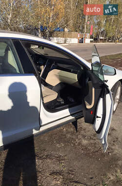 Лифтбек Tesla Model S 2015 в 