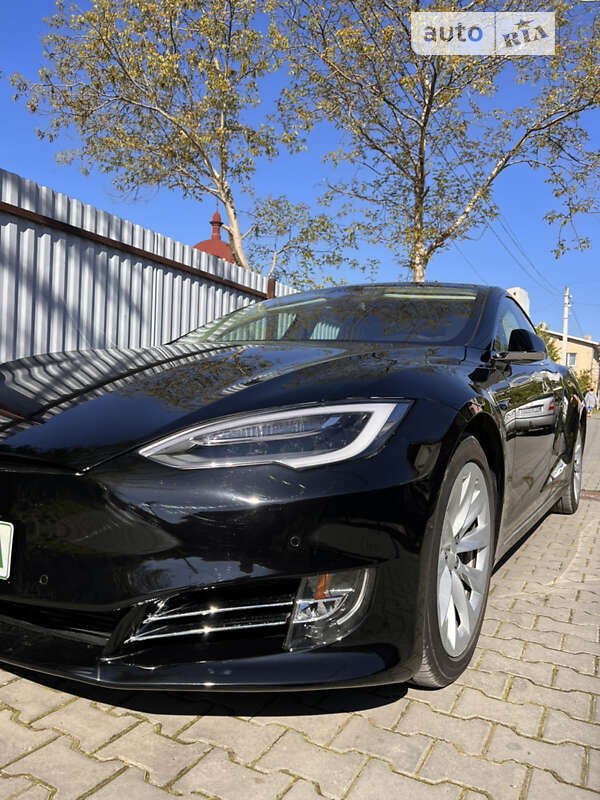 Ліфтбек Tesla Model S 2017 в Івано-Франківську