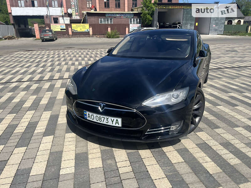 Ліфтбек Tesla Model S 2014 в Сваляві