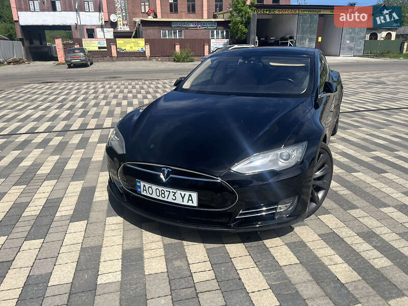 Ліфтбек Tesla Model S 2014 в Сваляві