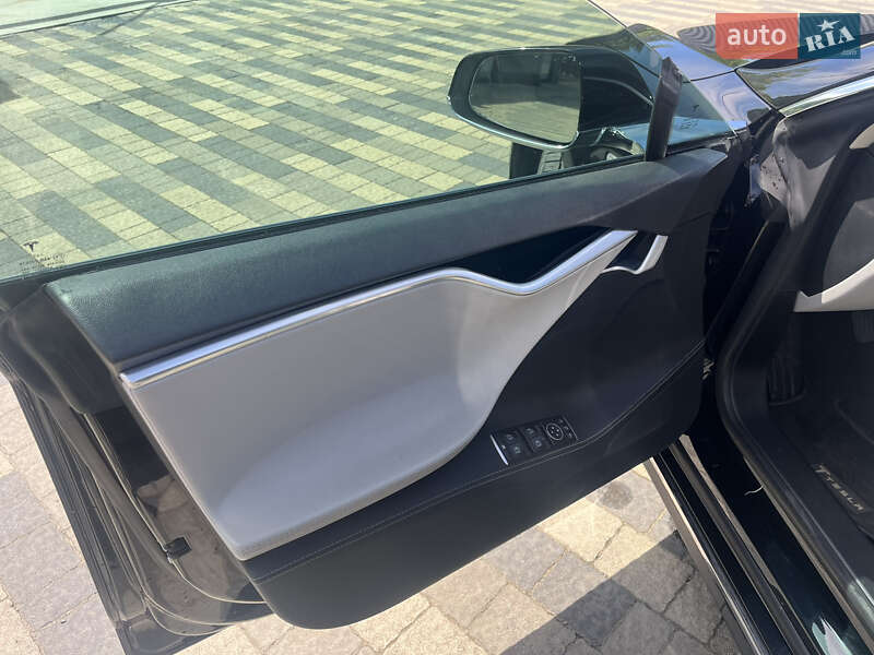 Ліфтбек Tesla Model S 2014 в Сваляві