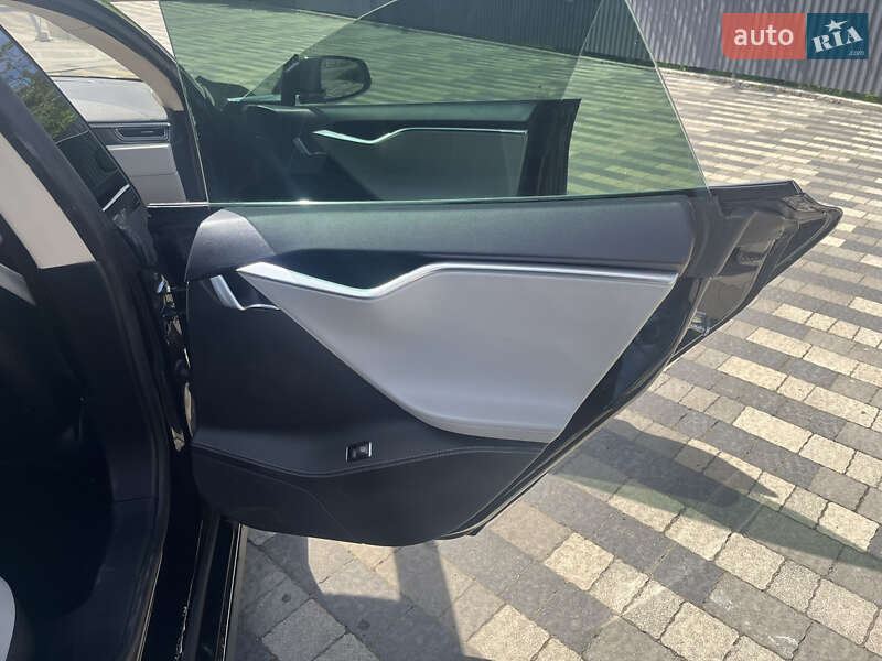 Ліфтбек Tesla Model S 2014 в Сваляві