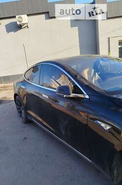 Лифтбек Tesla Model S 2015 в Сумах