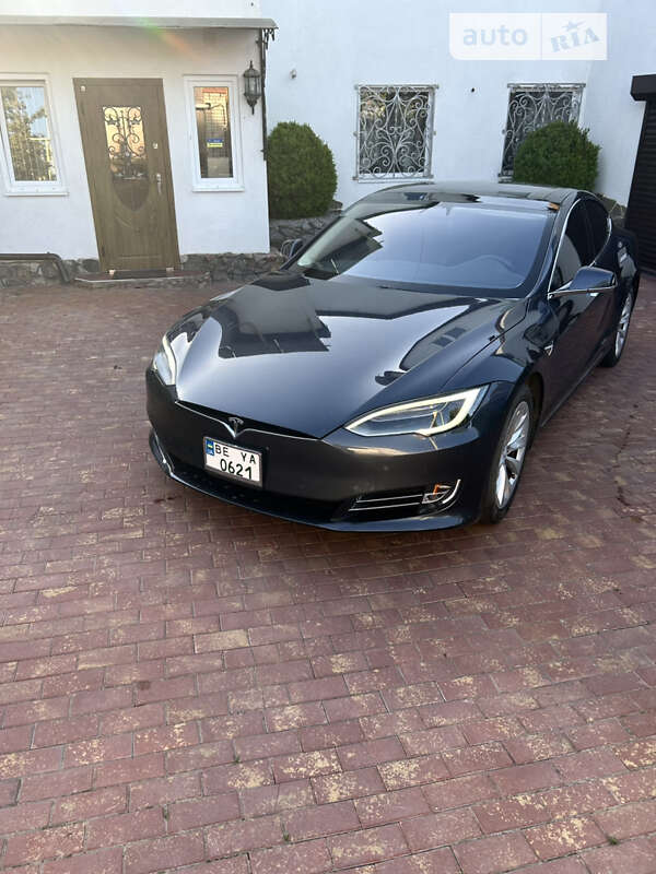 Лифтбек Tesla Model S 2017 в Первомайске