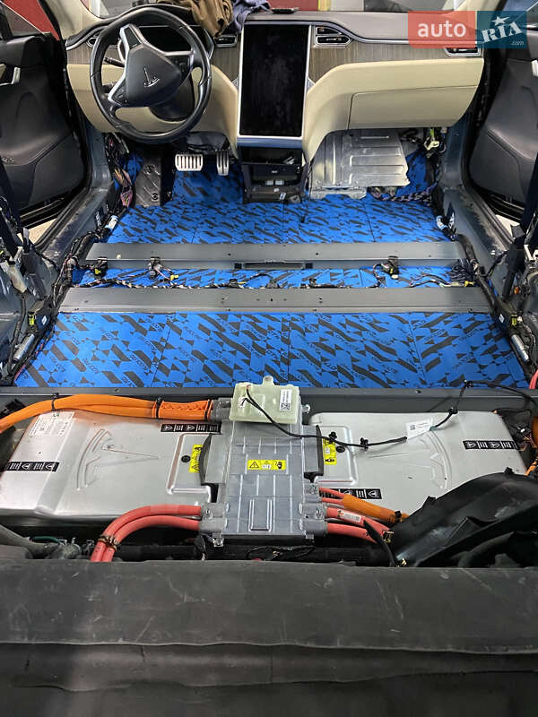 Ліфтбек Tesla Model S 2013 в Житомирі