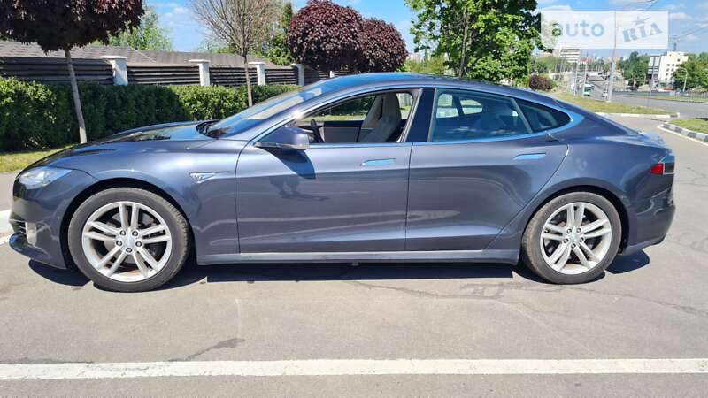 Tesla Model S 2015