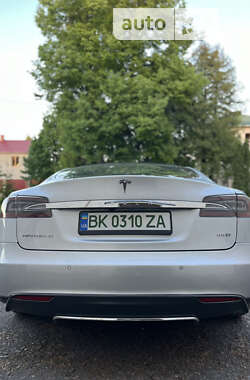Лифтбек Tesla Model S 2015 в Дубно