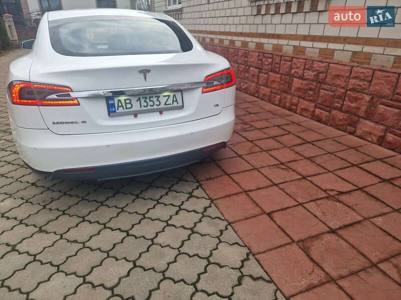 Лифтбек Tesla Model S 2016 в Тульчине