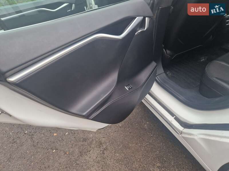 Ліфтбек Tesla Model S 2016 в Тульчині