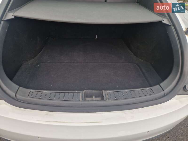 Лифтбек Tesla Model S 2016 в Тульчине