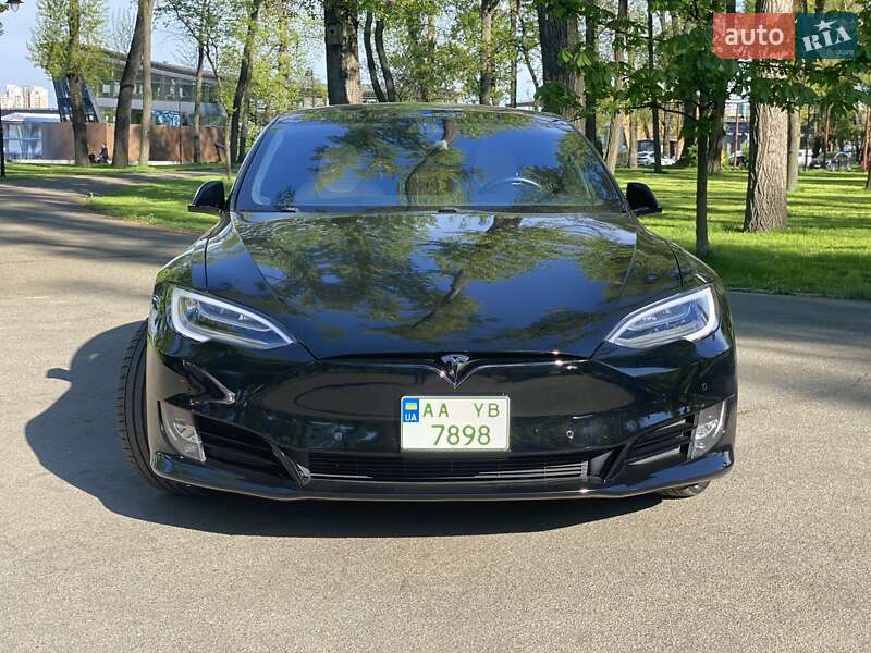 Ліфтбек Tesla Model S 2018 в Києві