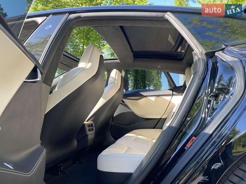 Ліфтбек Tesla Model S 2018 в Києві