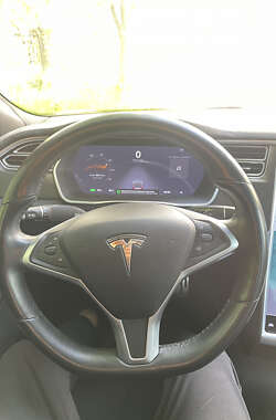 Лифтбек Tesla Model S 2015 в Ужгороде