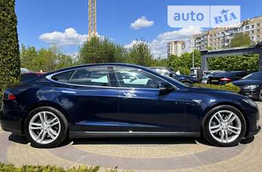 Ліфтбек Tesla Model S 2015 в Львові