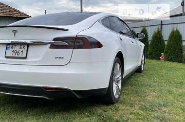 Ліфтбек Tesla Model S 2013 в Чернівцях