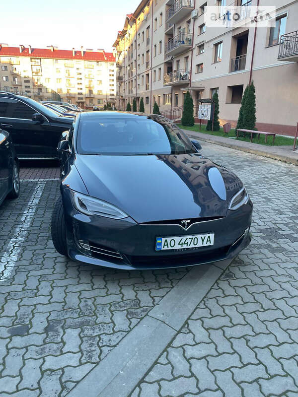Лифтбек Tesla Model S 2019 в Ужгороде