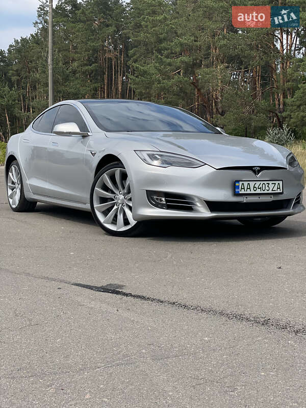 Лифтбек Tesla Model S 2018 в Киеве