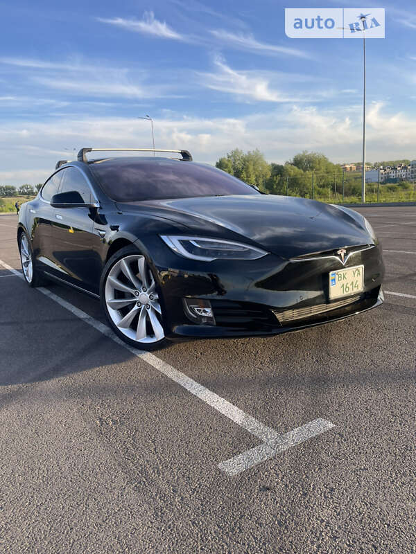 Лифтбек Tesla Model S 2017 в Ровно