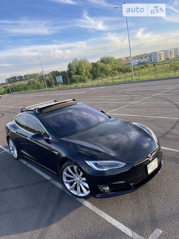 Лифтбек Tesla Model S 2017 в Ровно