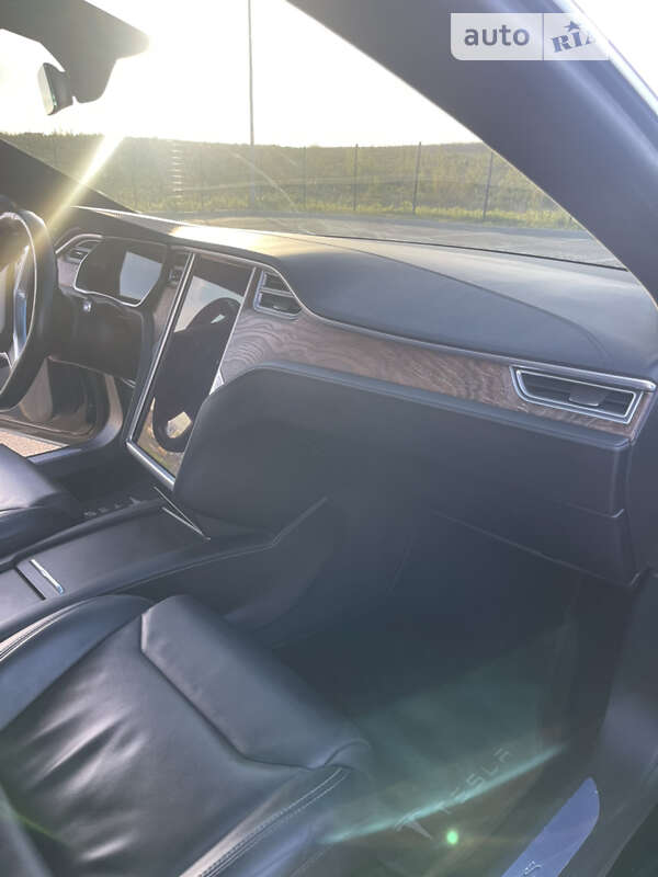 Ліфтбек Tesla Model S 2017 в Рівному
