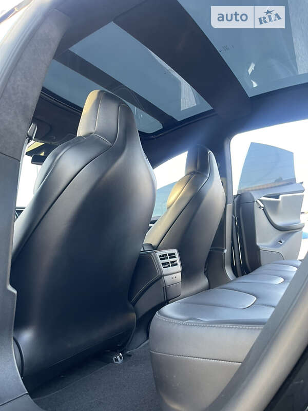 Лифтбек Tesla Model S 2017 в Ровно
