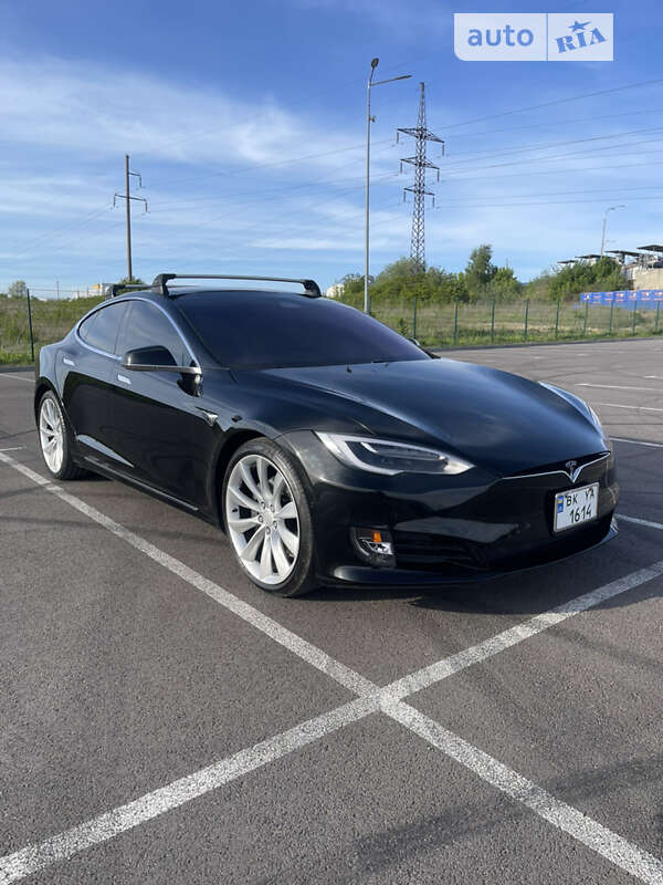 Лифтбек Tesla Model S 2017 в Ровно