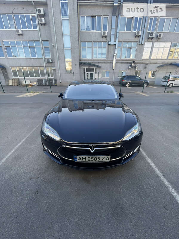 Tesla Model S 2014