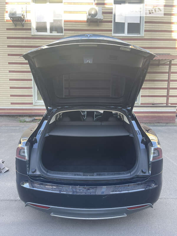 Лифтбек Tesla Model S 2014 в Житомире