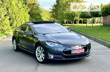 Tesla Model S 2015