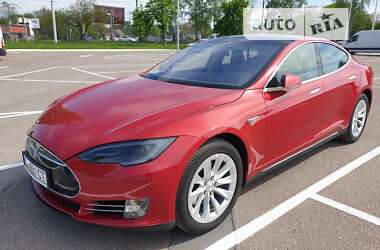 Tesla Model S 2015