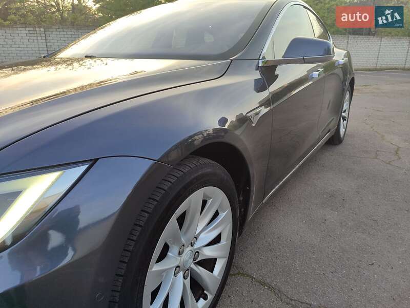 Лифтбек Tesla Model S 2016 в Одессе